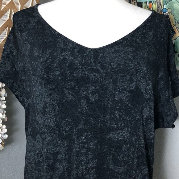 CHICO'S Travelers Velvet Drape Top Women’s size 2 M Black Short Sleeve - Picture 6 of 6